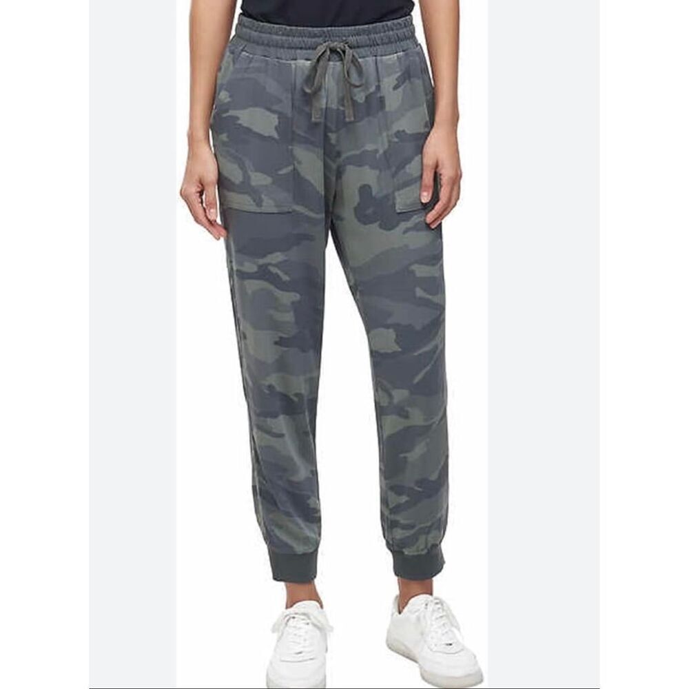 Splendid Gray Camouflage Ankle Jogger Pants